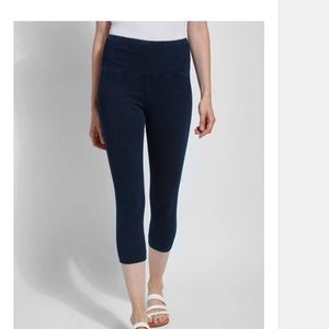 Lysse Capri pants sz L built in tummy control